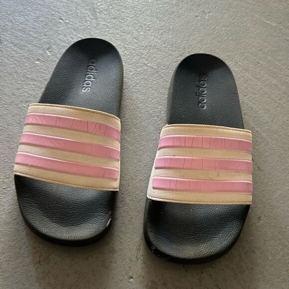 Adidas girl flats - Picture 1 of 7